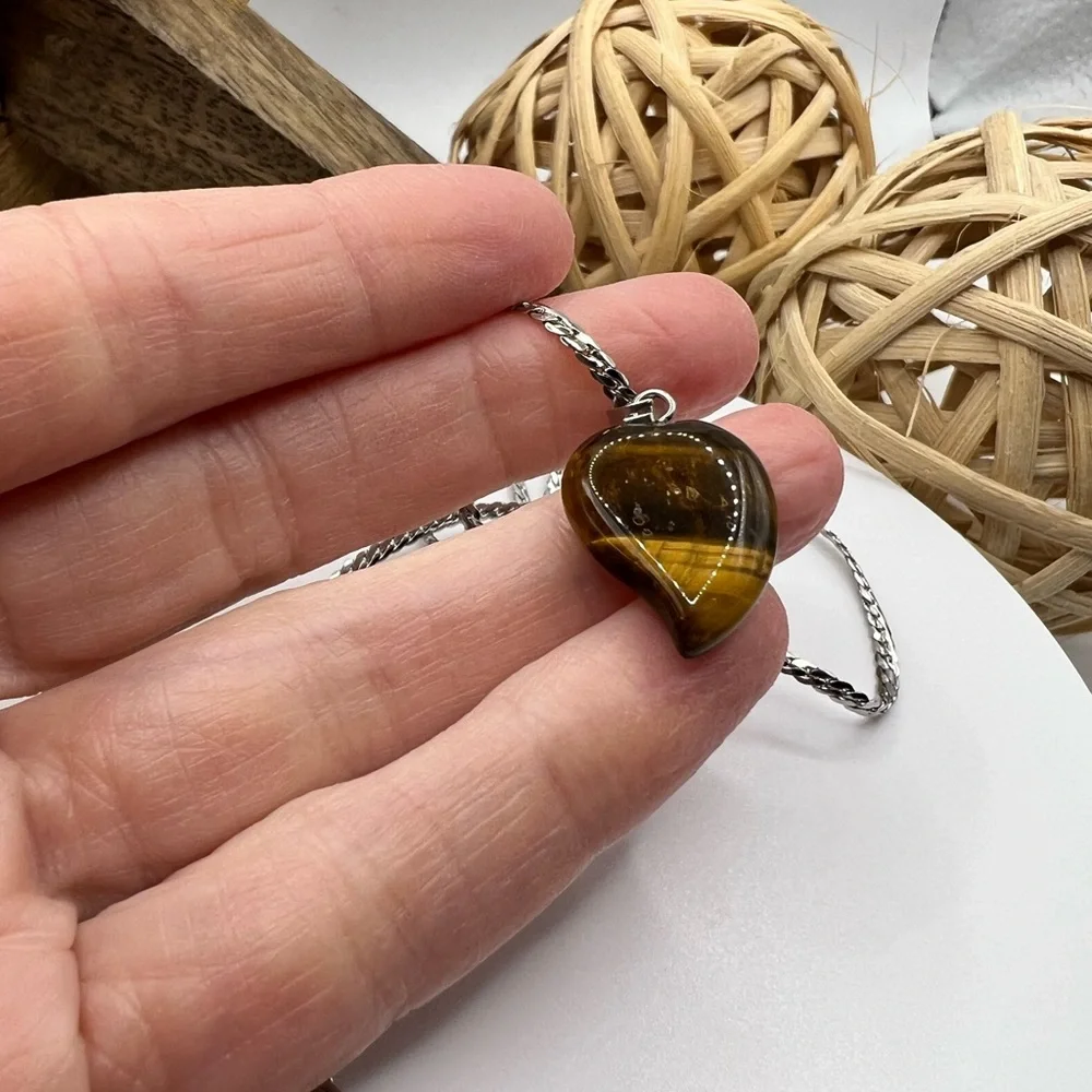 Brown Agate Heart on 19